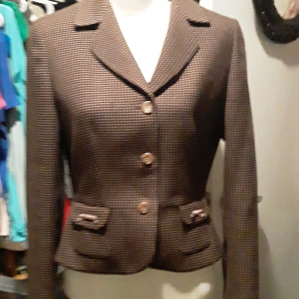 ✳✴✳ 3 for $30 Brown with pink dots Tahari blazer